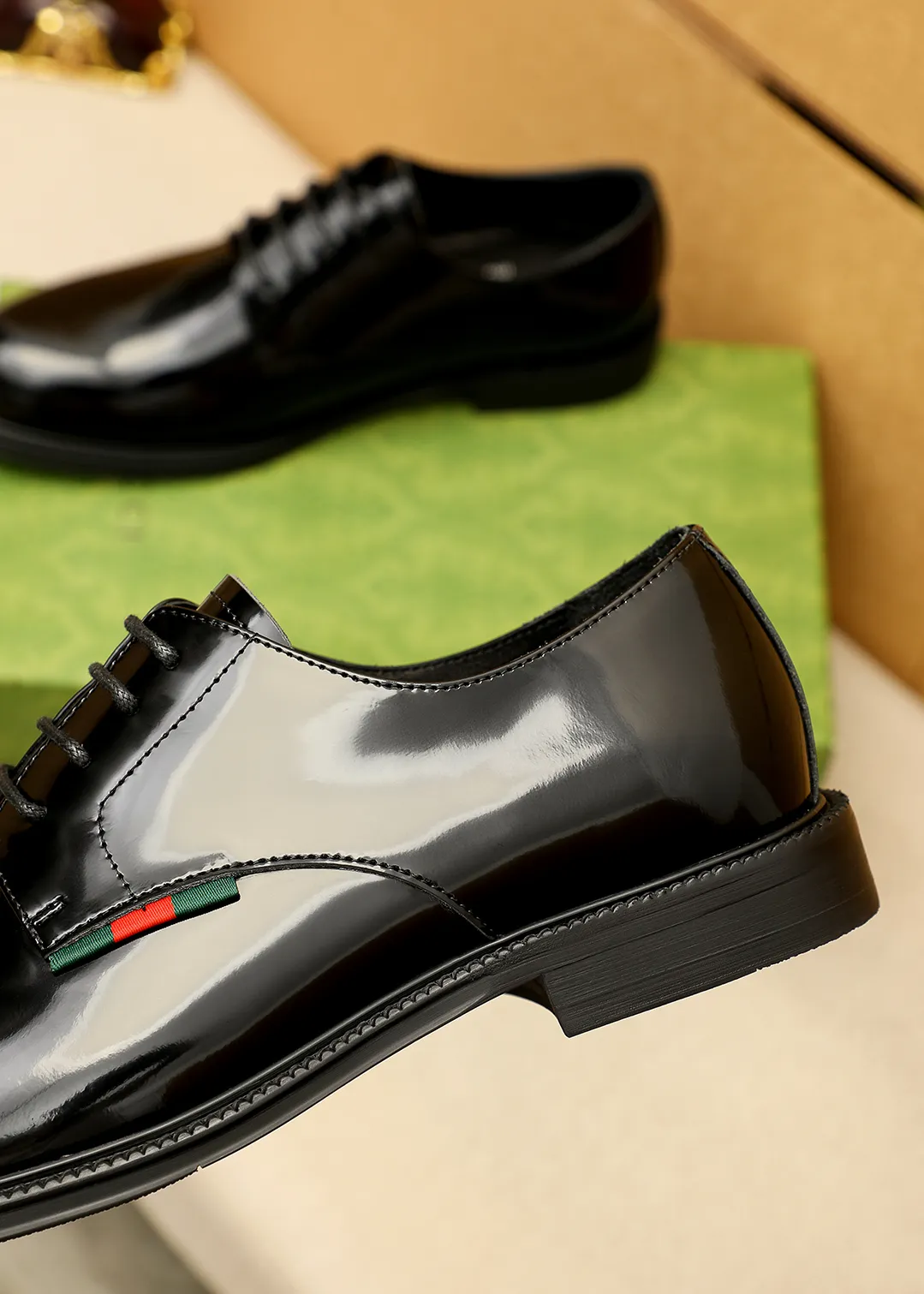 Men's shoes 💰520 💐 Product trademark: GUCCI "Gucci" business leather shoes Regular size: 38-44 (45.46🉑️customized) Product materials: Selected imported first-layer open-edge beaded cowhide leather upper, imported water-dyed cowhide leather lining. Strong three-dimensional visual effect, original outsole Color: 4⃣️colors available
